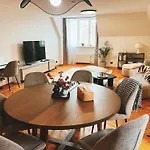 Old Town Escape With Stunning Skyline - Spacious 2bed Apartment