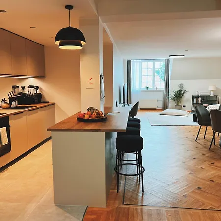 Old Town Escape With Stunning Skyline - Spacious 2bed Apartamento Tallin