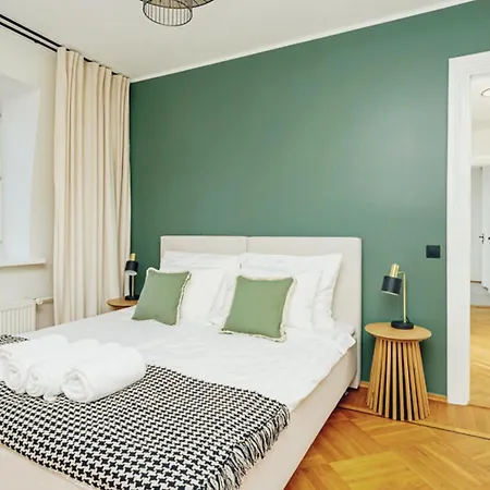 Апартаменты Old Town Escape With Stunning Skyline - Spacious 2bed