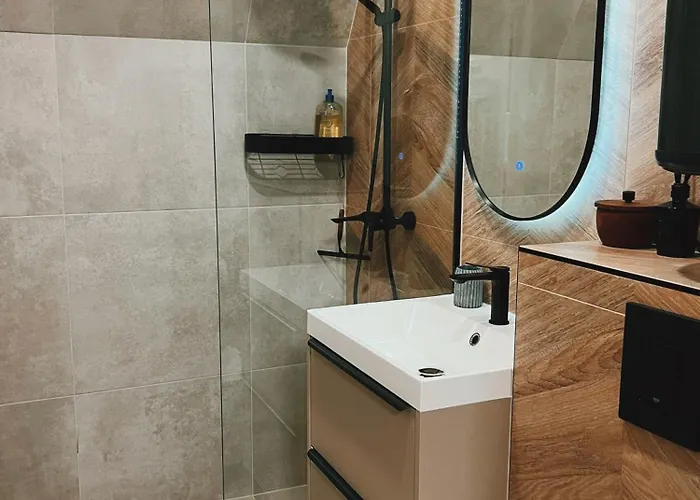 Old Town Escape With Stunning Skyline - Spacious 2bed *