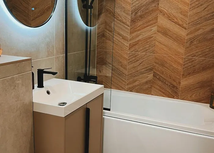 Old Town Escape With Stunning Skyline - Spacious 2bed Таллин