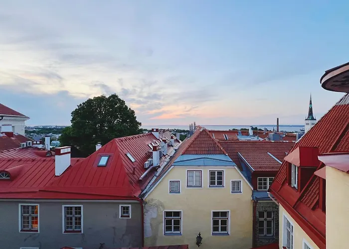 Old Town Escape With Stunning Skyline - Spacious 2bed Appartamento Reval