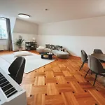 Apartamento Old Town Escape With Stunning Skyline - Spacious 2bed Tallin