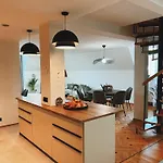 Old Town Escape With Stunning Skyline - Spacious 2bed Apartamento *