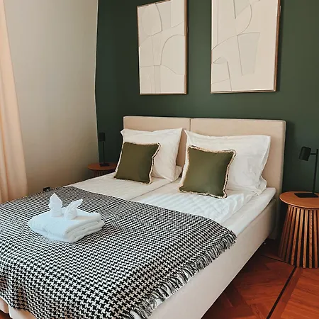 Old Town Escape With Stunning Skyline - Spacious 2bed Tallin