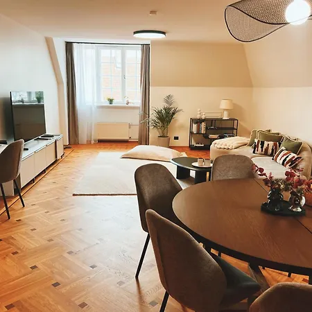 Old Town Luxury With Stunning Skyline - Spacious 2bed