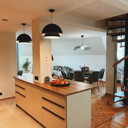 Old Town Escape With Stunning Skyline - Spacious 2bed Apartamento *