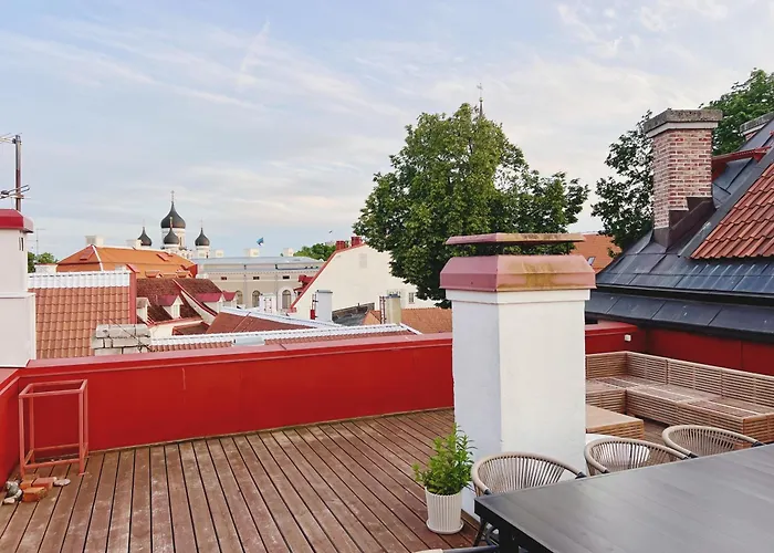 Apartment Old Town Escape With Stunning Skyline - Spacious 2bed Tallinn