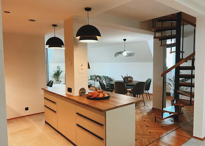 Old Town Escape With Stunning Skyline - Spacious 2bed Apartment *